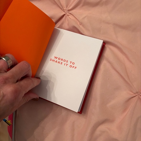 Taylor Swift Coloring & Activity Book and hardback giftbook - Picture 7 of 9